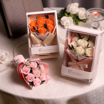 Un buen precio. Una flor de jabón regalo de San Valentín y el Día de la Mujer, un ramo de rosas artificiales terminado, es un regalo de cumpleaños creativo para su novia en línea