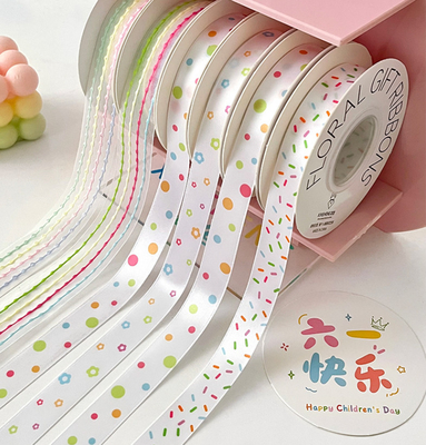 Un buen precio. Blanco/ colores personalizados Día Internacional de los Niños Caramelo Cinturón de cacao Bouquet de flores Boca de corbata Flor Artesanía DIY Material en línea