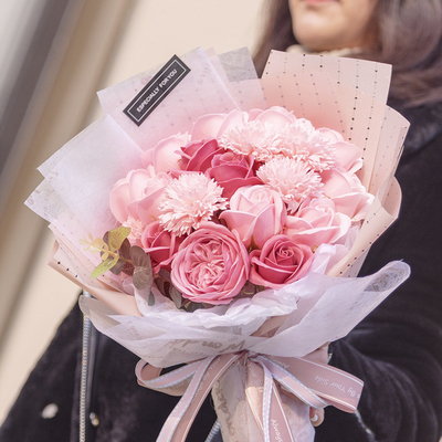 Un buen precio. Ramo creativo de rosas para el Día de San Valentín, claveles, rosas secas simuladas, regalos de cumpleaños, regalos de flores de vida eterna, venta al por mayor en línea
