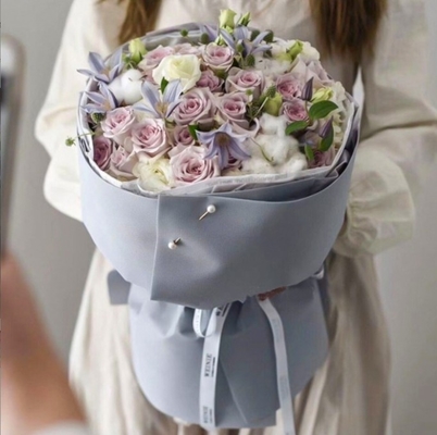 Un buen precio. Papel en relieve de estilo coreano impermeable para papel Kafin envasado de arte de flores de 58 * 58cm Bouquet redondo de plástico en línea