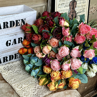 Un buen precio. 7 Copos de nieve pequeños, rosas, flores falsas, ramo simulado, flores hechas a mano, flores de boda, flores de seda artificial, arreglo del piso de la boda en línea