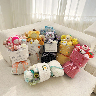 Un buen precio. Muñecos Sanrio de lujo al por mayor para tu novia y los ramos de muñecas de dibujos animados del Día de San Valentín de tu mejor amigo. en línea