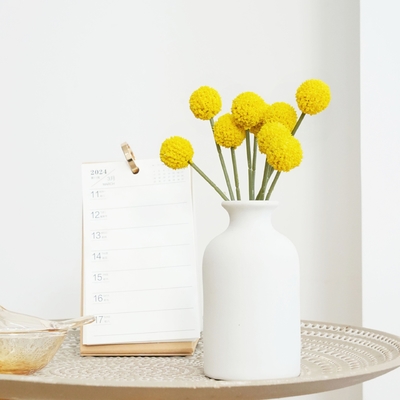 Flores simuladas con una sensación de gama alta y realista, empaquetadas con bolas de oro, materiales florales de decoración suave del hotel, ramos de flores DIY de venta caliente a nivel internacional y flores falsas