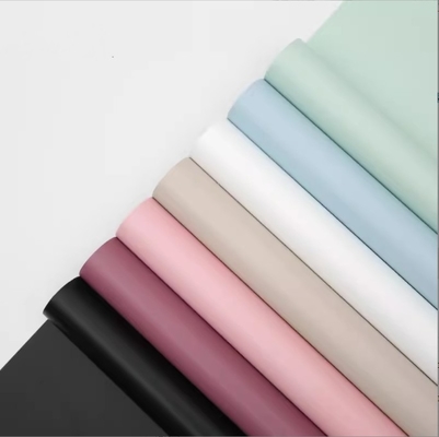 Un buen precio. Niebla de la mañana de un solo color de color sólido piel sentir impermeable película mate de la flor de arte de rollo de flores frescas ramo de flores papel de envoltura en línea