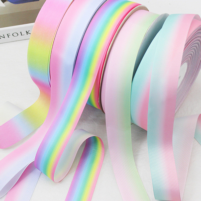 Un buen precio. Gradient Rainbow Ribbed Ribbon Impresión de transferencia de calor DIY Banda de cabeza de arco caja de regalo embalaje material auxiliar cinta para accesorios para el cabello en línea