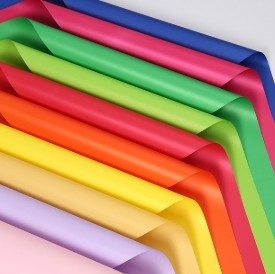 Un buen precio. Papel de embalaje de flores de dopamina de doble color BOPP de doble cara en muchos colores en línea