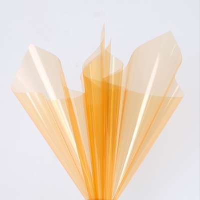 Un buen precio. Papel de película de gelatina espeso a prueba de polvo, colorido, semitransparente, celofán para envoltura de florista a prueba de agua, tamaño 58*58cm en línea