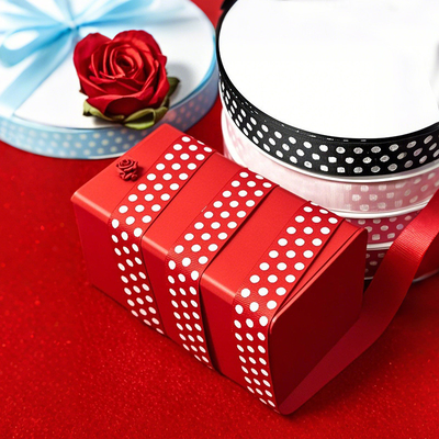 Un buen precio. Accesorios para el cabello de bricolaje deben tener cinta de Polka Dot de doble cara en poliéster impresa con cinta de Luo para arco y ropa en línea