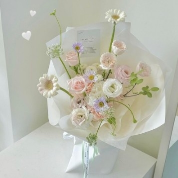 Un buen precio. Papel de embalaje floral con película perlada extragruesa Macaron de 57*57cm con muchos colores en línea