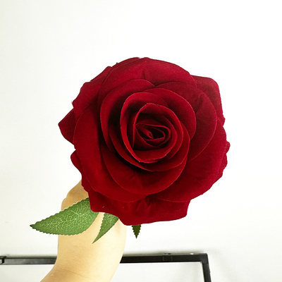 Un buen precio. Rosa simulada Día de San Valentín Bouquet de plástico Decoración para el hogar Falsas flores Salón de estar Mesa de comedor Arreglo de flores Decoración de flores secas en línea