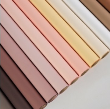 Papel de embalaje de flores de color floral congelado mate de 57*57cm BOPP para productos