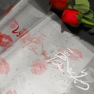 Un buen precio. Papel de envoltura de flores a prueba de agua en nombre del amor en línea