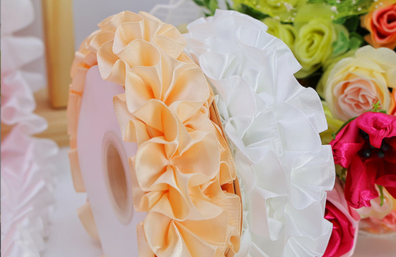 Un buen precio. Perlas plegadas, embalaje de ramos de encaje de color sólido, floristería de cinta, decoración floral, envoltura de cinta, bordes de encaje de tela en línea