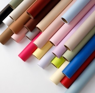 Papel de envoltura de flores a prueba de agua en muchos colores con diseño de niebla matinal