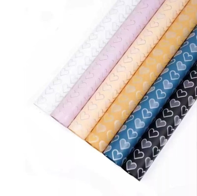 Un buen precio. Papel de embalaje floral impermeable engrosado 56*56cm Tiempo de envío 30-45 días para declaraciones de amor de bricolaje del Día de San Valentín en línea