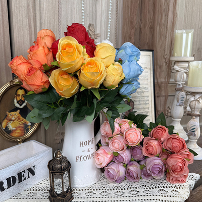Un buen precio. Rosa simulada de 7 cabezas Corolla, ramo de flores falsas, flor de seda, flor artificial, salón de bodas, ornamento de decoración de sala de estar de alta gama en línea