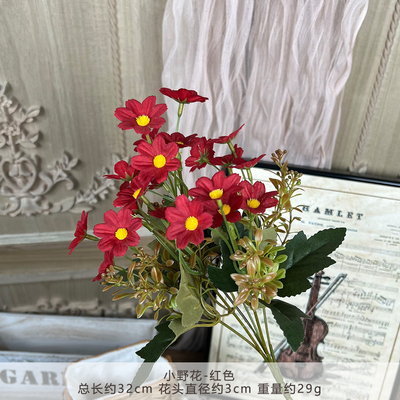 Un buen precio. Flores silvestres pequeñas, flores falsas, ramos de flores simulados, flores hechas a mano para bodas, flores de seda artificial, decoración de escenarios de bodas, arreglo de suelos en línea