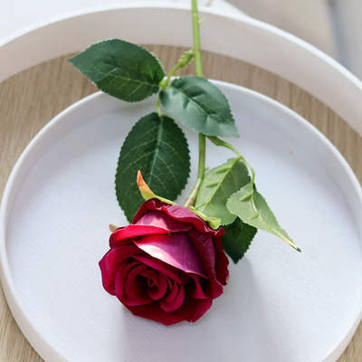 Un buen precio. Rosa de terciopelo flor artificial, cascada de rosas, flor falsa para el día de San Valentín, decoración de bodas en casa, rosa popular para el check-in en línea