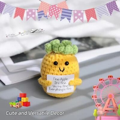 Un buen precio. Adorable Ornamento de energía positiva de crochet hecho a mano Piña muñeca de peluche para decoraciones de fiesta en línea