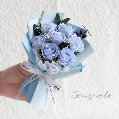 Un buen precio. Venta al por mayor Rosa hecha a mano jabón flor caja de regalos Bouquet con estrellas luces de cuerda Eco-amigable jabón artificial rosa para el día de la madre regalo de cumpleaños en línea