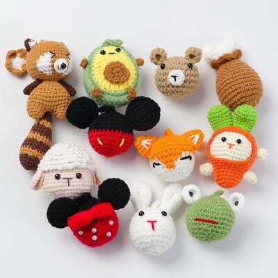Un buen precio. Nuevo muñeco de peluche de punto de ganchillo hecho a mano Amigurumi para decoración navideña para el hogar llavero de regalo en línea
