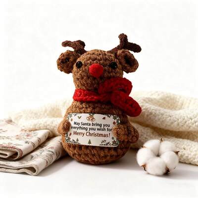 Un buen precio. Venta caliente de Navidad textil inspirador tejido de ganchillo varía muñeca de punto de ganchillo muñeca creativa hecha a mano en línea