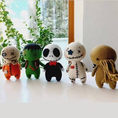 Un buen precio. Nueva llegada 10 cm de mano juguetes de peluche de gancho lindos mini Halloween Navidad muñecas de punto de tejido de algodón PP algodón para la fiesta en línea