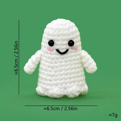 Un buen precio. Mayorista OEM Personalizado Halloween Crochet Ghost muñeca hecha a mano de punto Amigurumi fantasma positivo con sombrero de bruja y tarjeta de mensaje divertido en línea