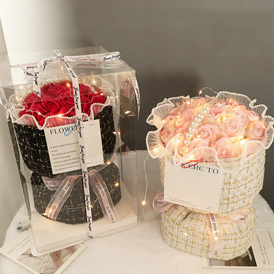 Un buen precio. Día de San Valentín Regalo de cumpleaños Lujo Brillante Flores Eternos Artificiales Clavel Rosas Jabón Bouquet de Flores en línea