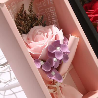 Un buen precio. Modernos hechos a mano de lujo perfumado conservado de plástico rosa Bouquet 25 * 25 * 28cm Ornamento regalo para el Día de la Madre Regalos de San Valentín en línea