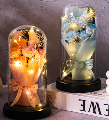 Un buen precio. Flores de jabón cubierta de vidrio LED regalo del día de San Valentín romántico jabón artificial rosa ramo regalo del día de la madre en línea