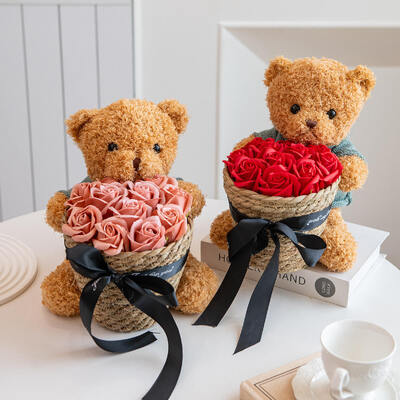 Un buen precio. Regalo decorativo de múltiples días festivos al por mayor a granel de flor de rosa artificial con diseño de dibujos animados moderno con tamaño de paquete de 20 × 20 × 25 cm en línea