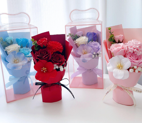 Un buen precio. Bouquet de flores de jabón artificial con caja de regalo transparente Flor de clave de rosa conservada para el Día de la Madre Regalo de San Valentín en línea