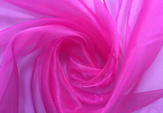 Un buen precio. 50GSM Organza Tulle Rolls Antiestático para la decoración de eventos en línea