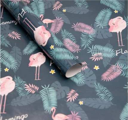 Un buen precio. papel de embalaje de la impresión de la hoja de la tortuga de los flamencos del verano del rollo del papel del papel de regalo 80gsm en línea